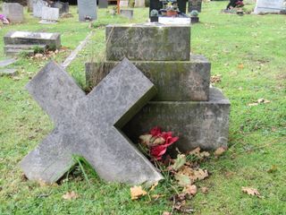 Ashey Cemetery : Graham Oliver Charles Maidment 