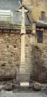 Yarmouth War memorial designed by Percy Stone